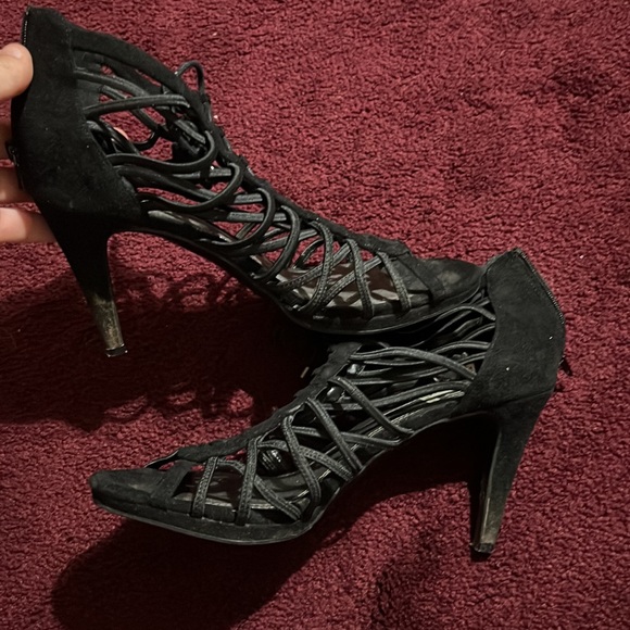 black heels - Picture 3 of 4